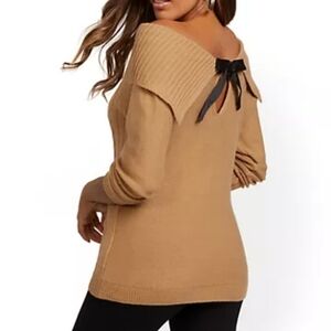 Soho NY&C Off-The-Shoulder Bow Back Oatmeal Cable knit Sweater Size Medium